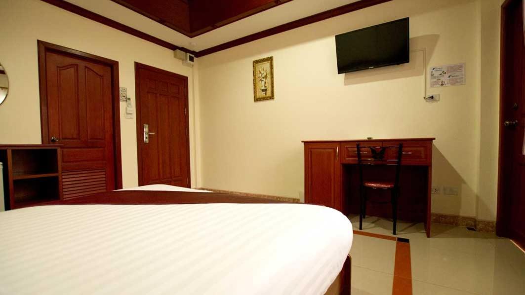 Bluebird Inn Паттайя Экстерьер фото