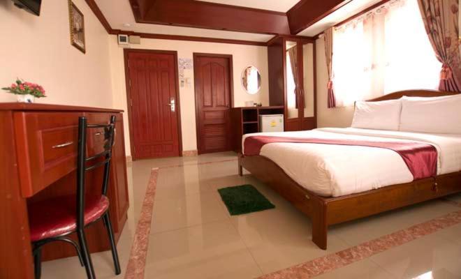 Bluebird Inn Паттайя Экстерьер фото