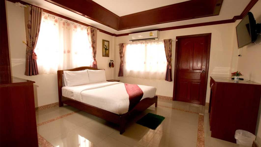 Bluebird Inn Паттайя Экстерьер фото