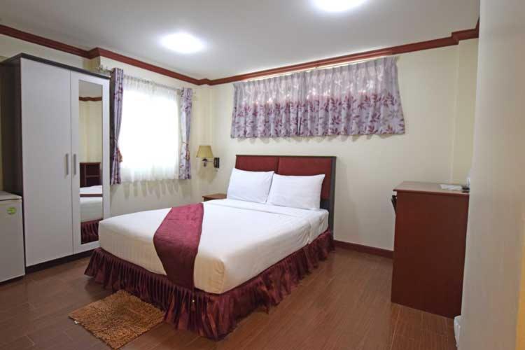 Bluebird Inn Паттайя Экстерьер фото